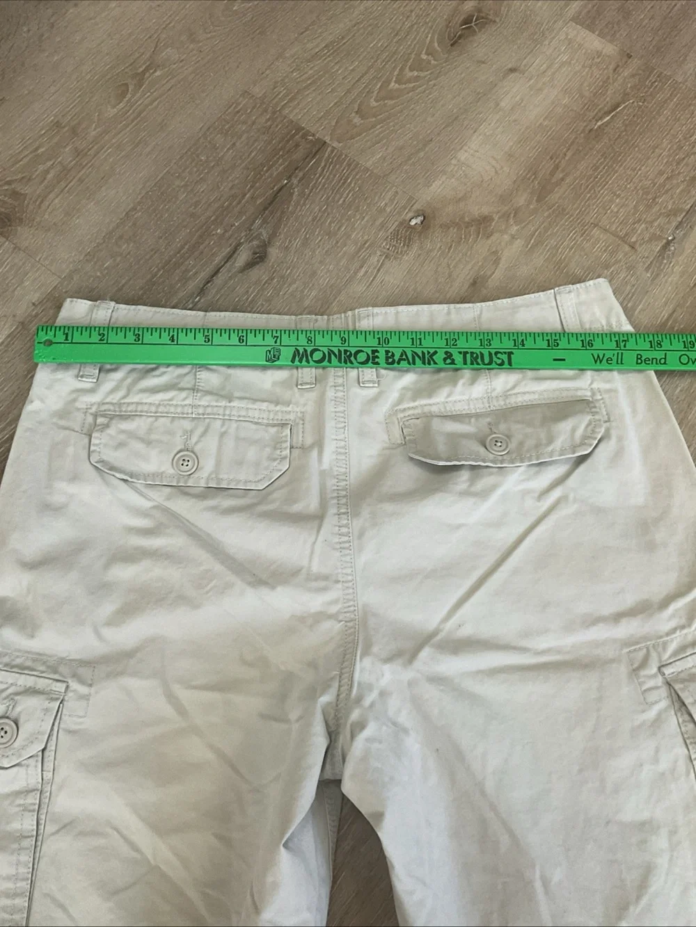Sonoma - Beige Cargo Shorts with Utility Pockets - Men’s Size 32